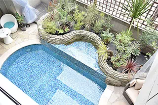 [8F] Garden：プールサイド/プール/観葉植物/カップルシート/テーブル席