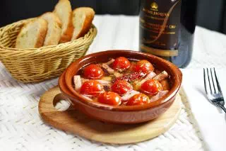 アヒージョ - ベーコンとミニトマトのアヒージョ