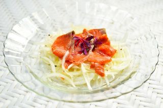 魚料理 - スモークサーモンのサラダ